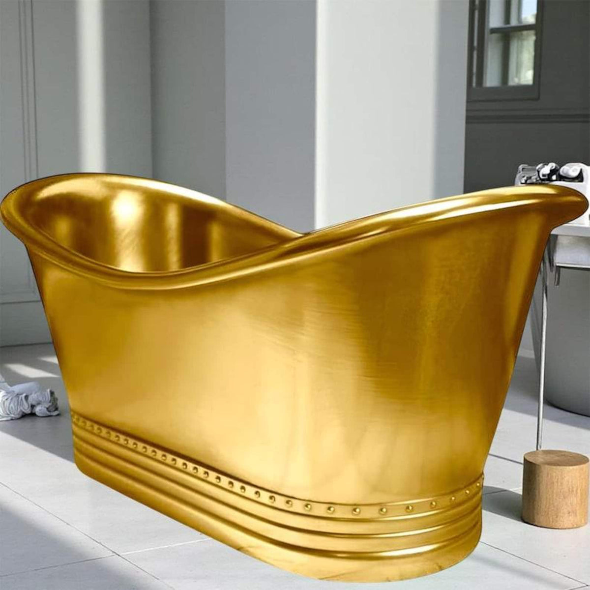 Handmade Brass Bathtub: Antique Hammered Finish Soaking Tub
